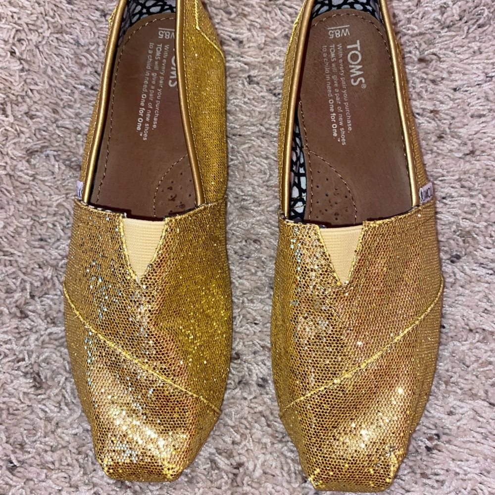 8.5 gold Toms